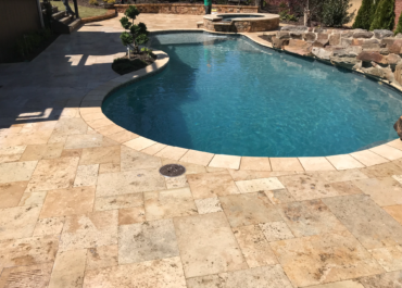 Do travertine pavers get hot in the outdoors?