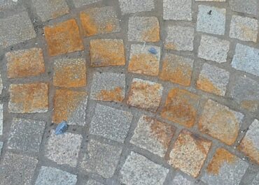 How to Remove Transmission Fluid From Pavers