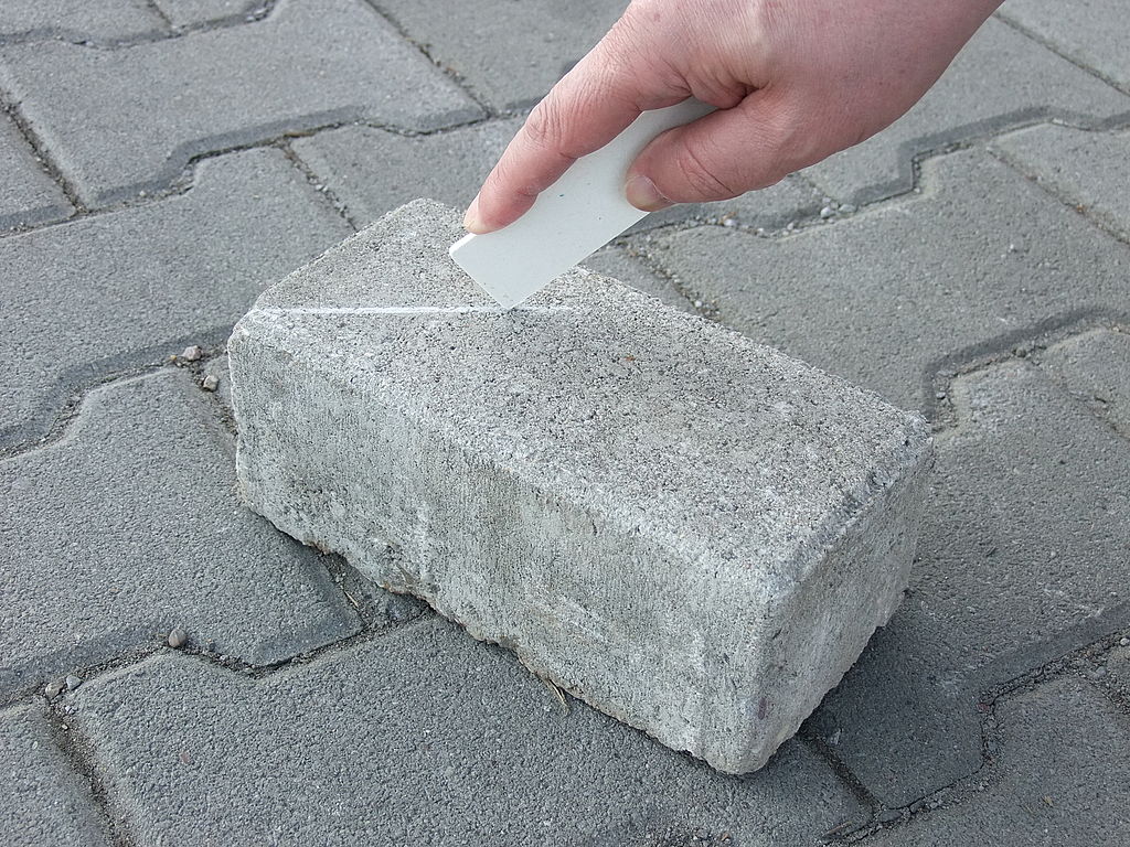 How to cut concrete pavers